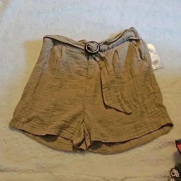 New Directions Shorts - Picture 1 of 6